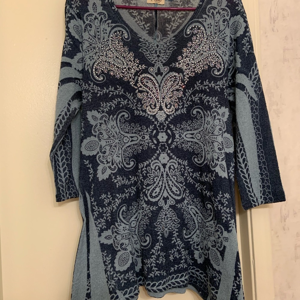 Beautiful lightweight sweater